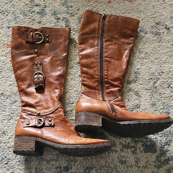Cognac Leather Heeled Boots with Vintage Buckle Details - Picture 1 of 2